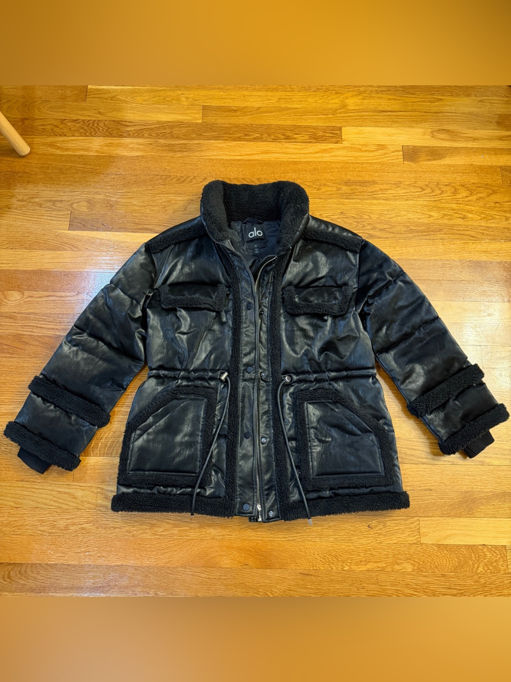 Alo Yoga Ice Breaker Puffer Jacket Black - Size Medium